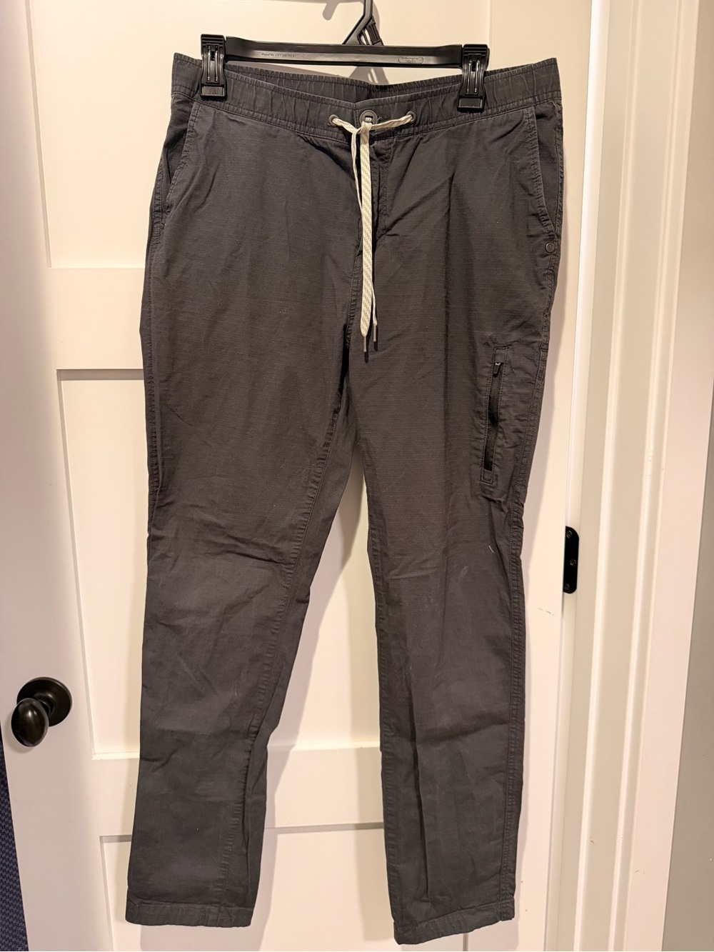 Vuori Men's Gray Drawstring Casual Pants